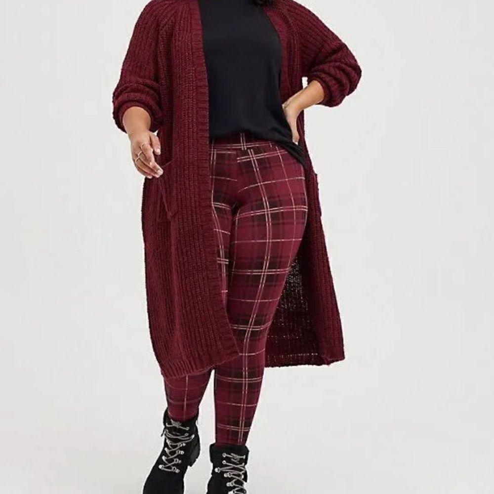 EUC TORRID SIZE 3(3X) CUTE PLAID LEGGINGS